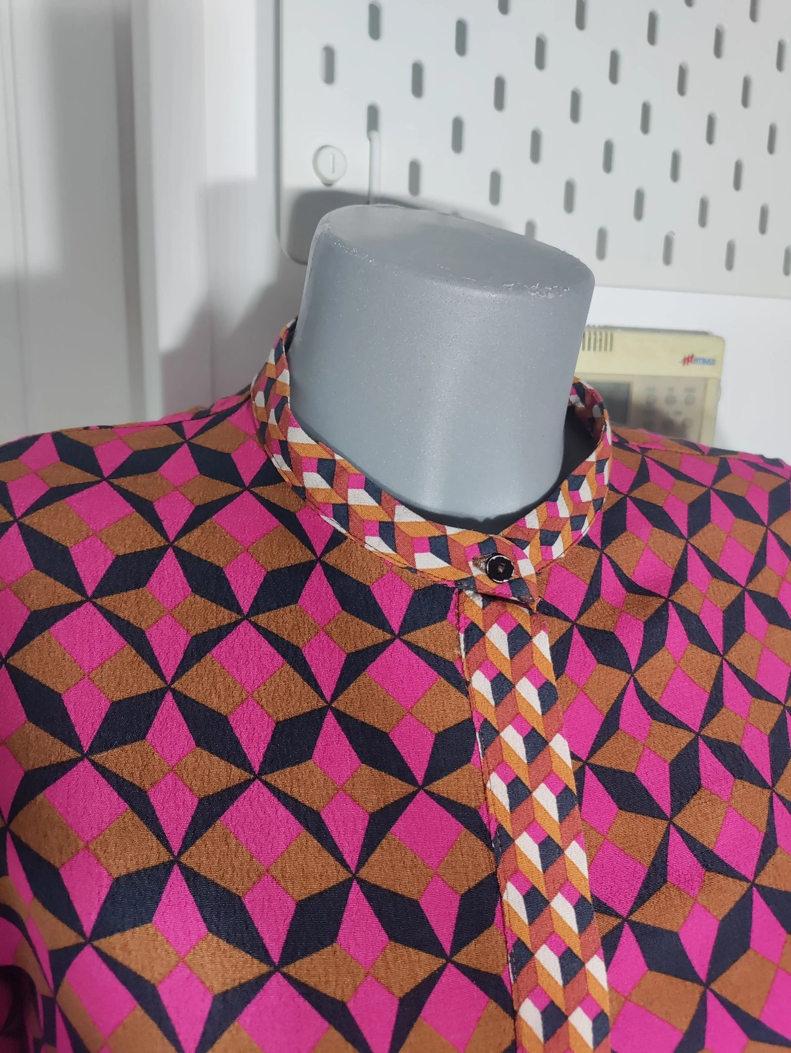 Vestido camiseo Zara Woman estampado geométrico multicolor (Talla S) – photo 2